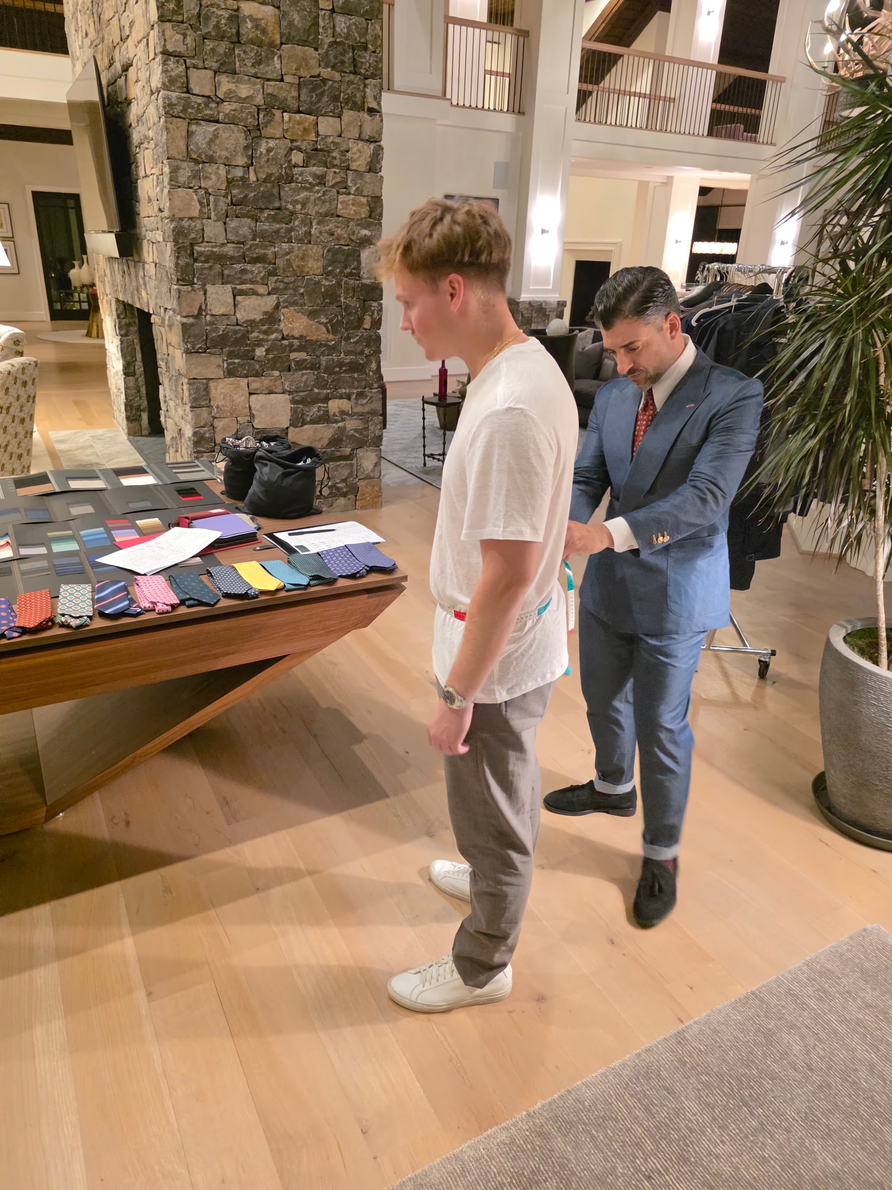 Dettaglio tessuto sartoriale — selezione materiali Vinciguerra Sartoria Italiana